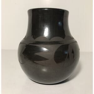SANTA CLARA PUEBLO BLACK On Black POTTERY Flora Naranjo 6 1/2” inches tall
